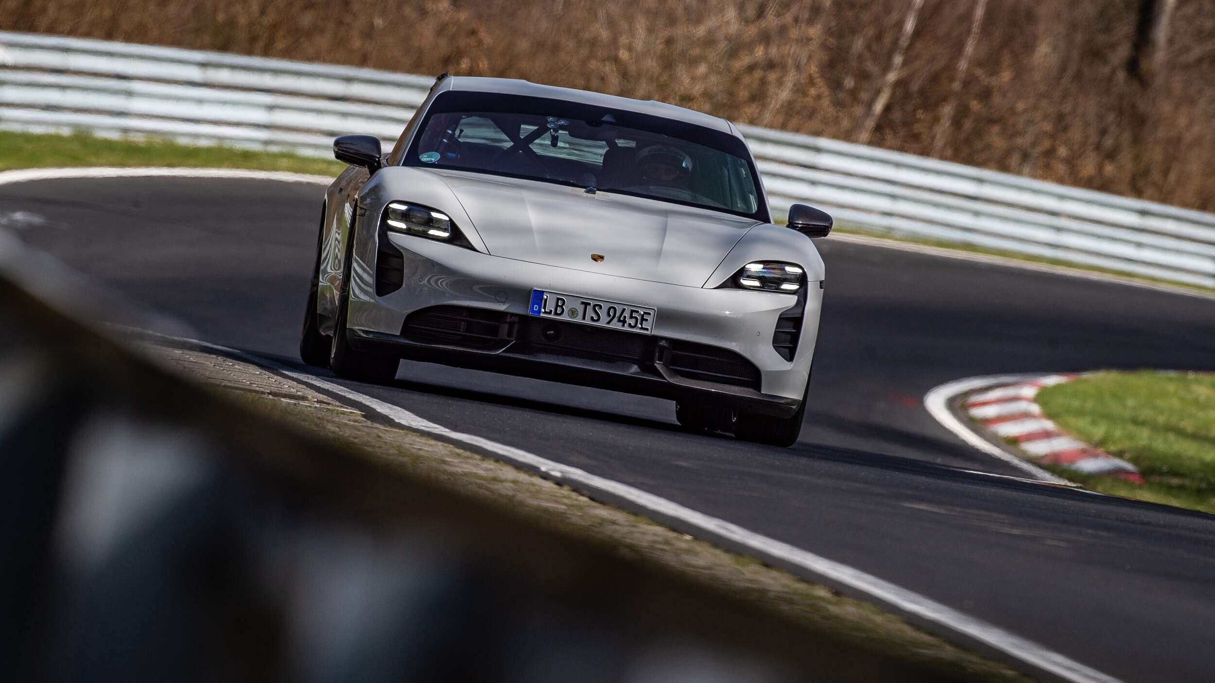 Porsche Taycan: Supera a el Tesla S Plaid y se convierte en el nuevo rey en Nurburgring